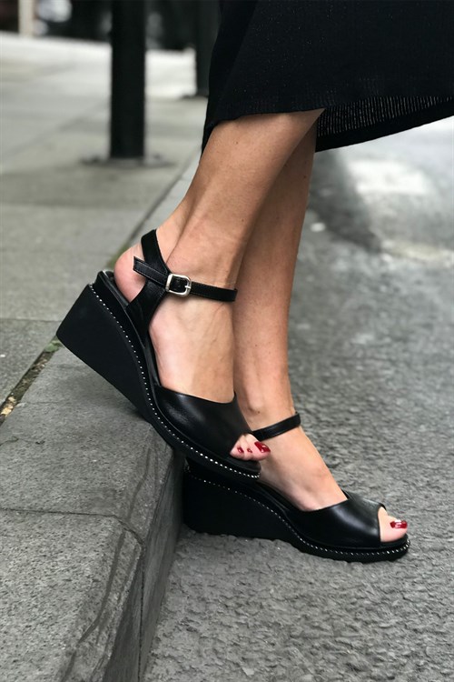 Siyah Deri Dolgu Topuklu Sandalet - LUCIDA