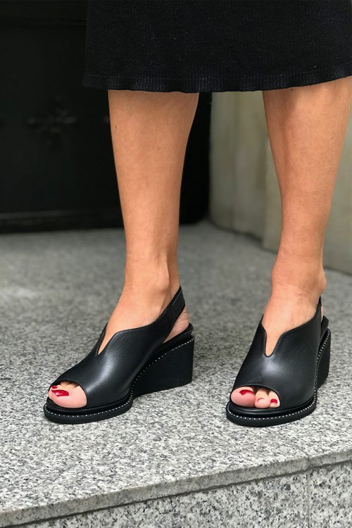 Siyah Deri Dolgu Topuklu Sandalet - YULIYA