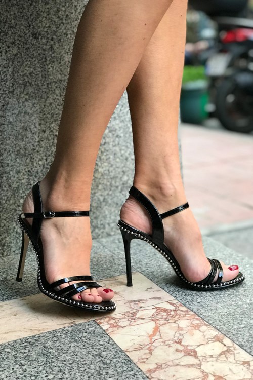Siyah Deri Yüksek Topuklu Sandalet - NOVELLA