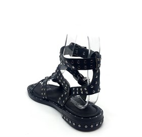 Siyah Metal Taşlı Bilekli Deri Sandalet - FILIPA