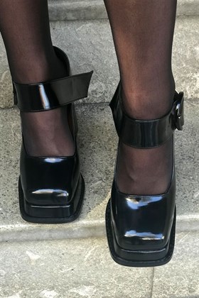Siyah Rugan Vegan Deri Topuklu Ayakkabı - DANIELA